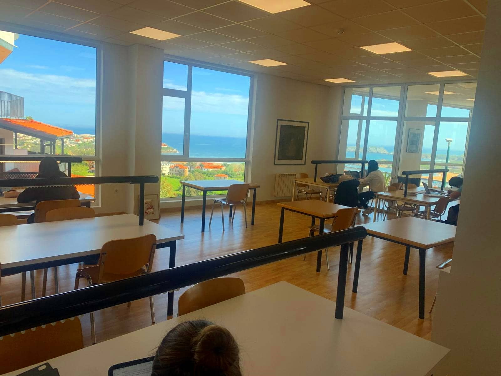 La Biblioteca municipal de Suances amplía sus horarios como sala de estudio