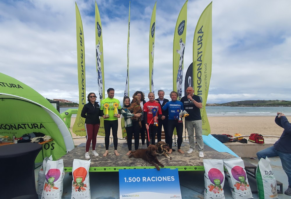 Los perros surfistas se hacen con la playa de La Concha en el III Campeonato de Europa de Dog Surf