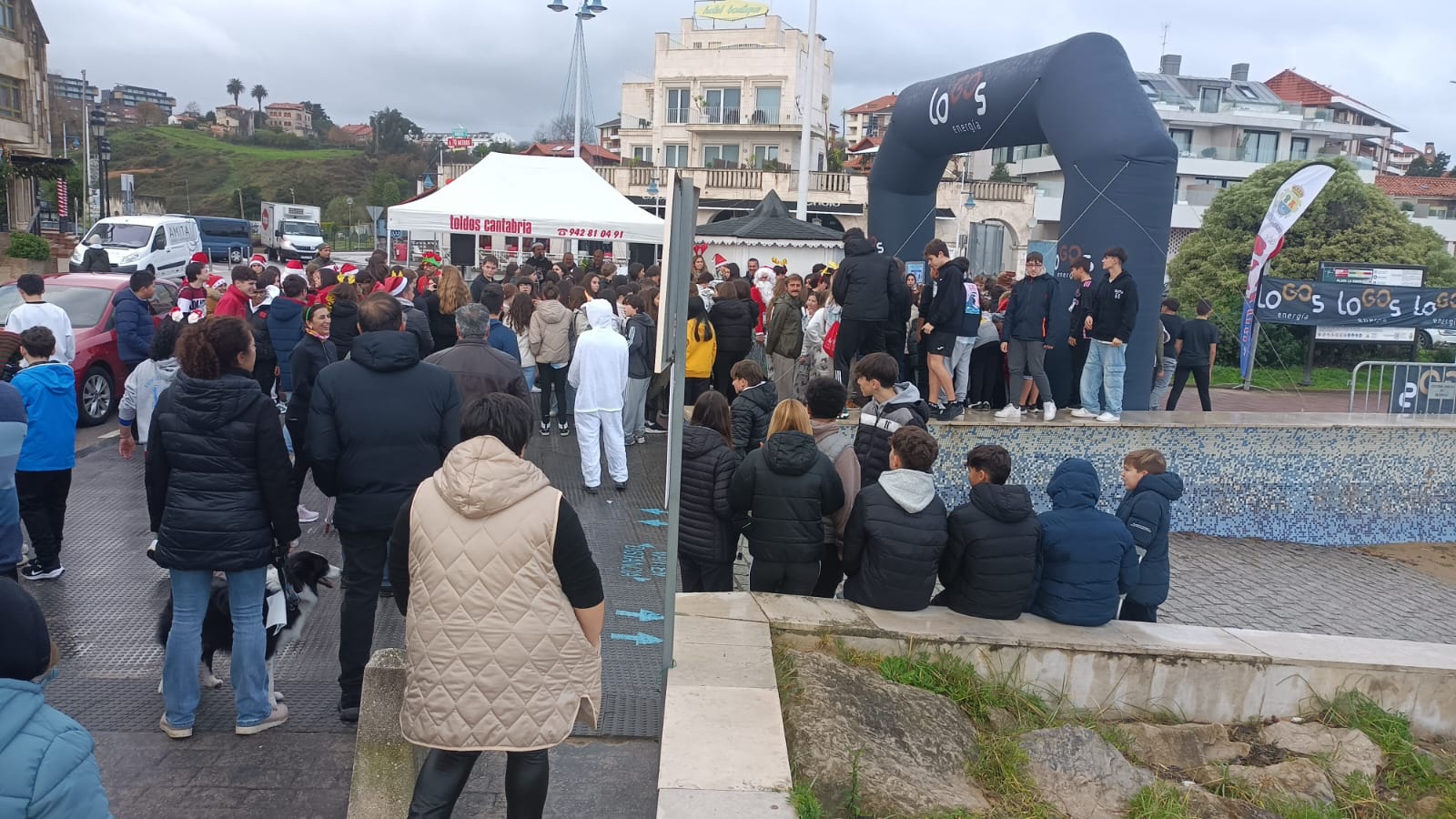 Mucho éxito en forma de solidaridad en la I San Silvestre del IES Ría San Martín