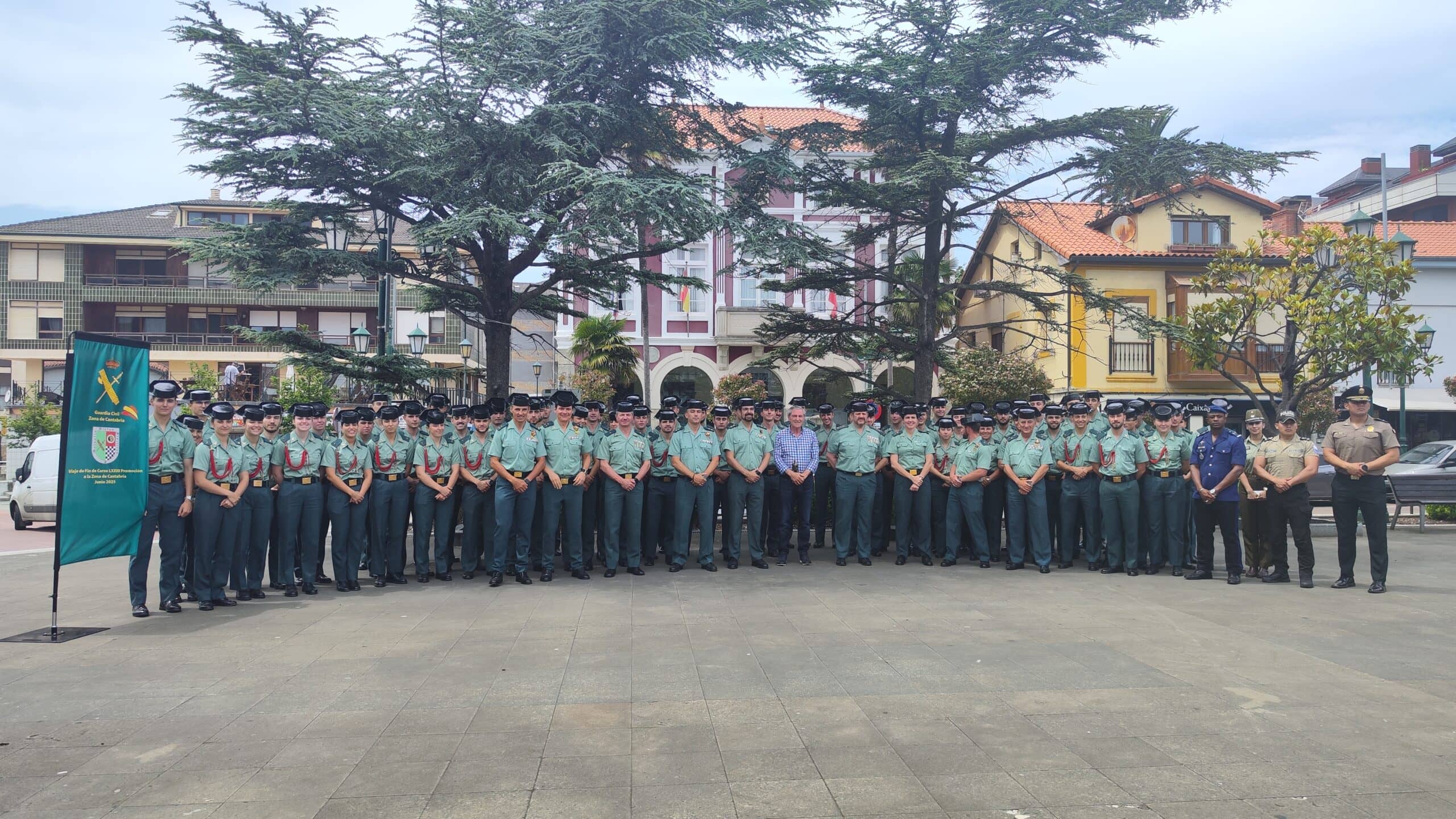 El alcalde de Suances recibe a alumnos de la Academia de Oficiales de la Guardia Civil de Aranjuez, con motivo de su visita a Cantabria dentro de su formación