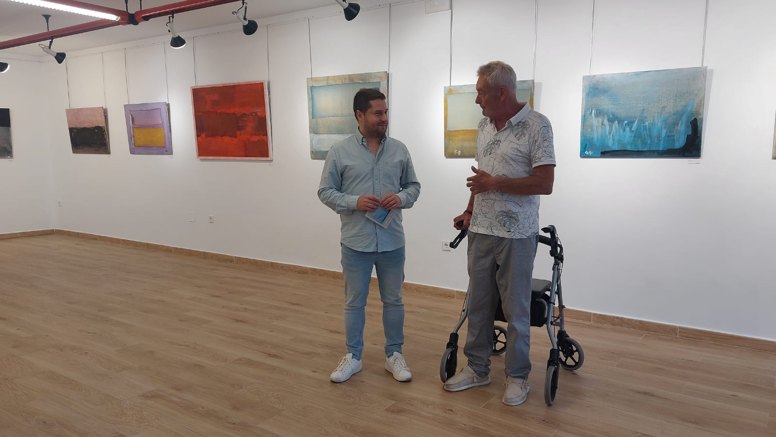Enrique Ruiz de Villa expone en “Algas” su muestra pictórica Ave Fénix