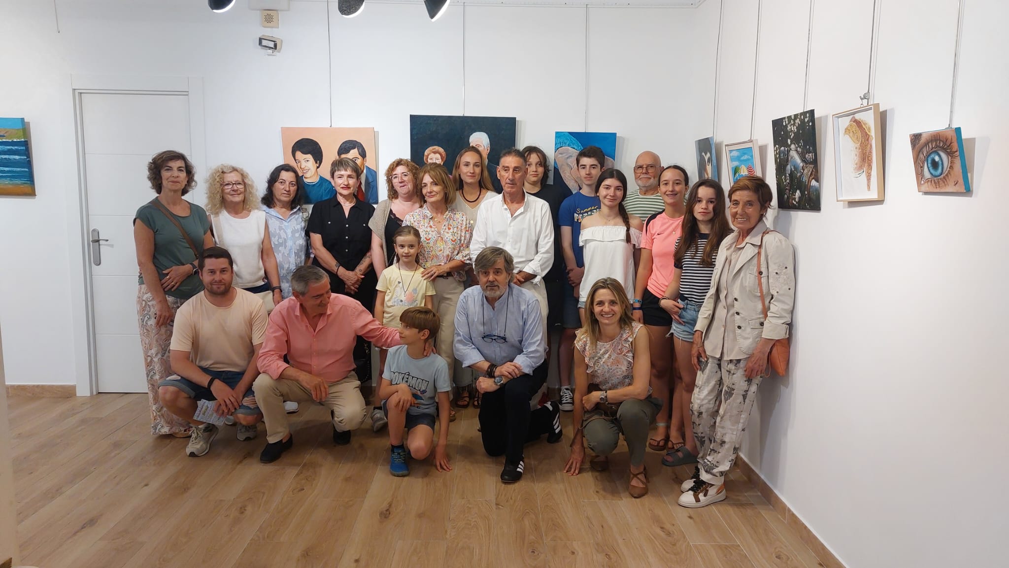 Algas inaugura la temporada expositiva con la muestra del Taller de Pintura de Suances