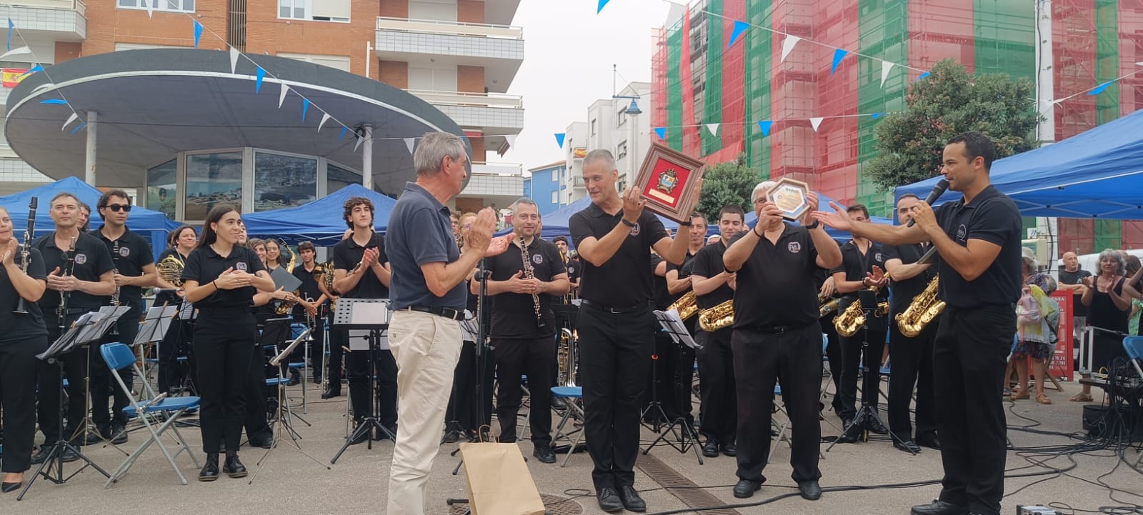 El VI Festival de Bandas de Música Villa de Suances volvió a cosechar un gran éxito de público y participación