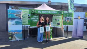 La campaña “Haz Infinito al Vidrio” hizo parada en Suances para fomentar el reciclaje de envases de vidrio